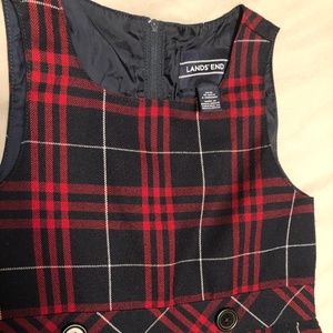 1 Land’s End Jumper Size 4), 2 Navy skorts